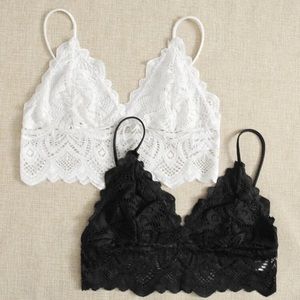 NWOT 2 pack scallop lace bralettes